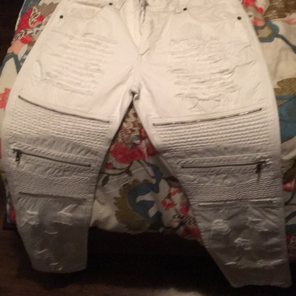 🐳🐙Men’s White Distressed Skinny Jeans🐳🐙